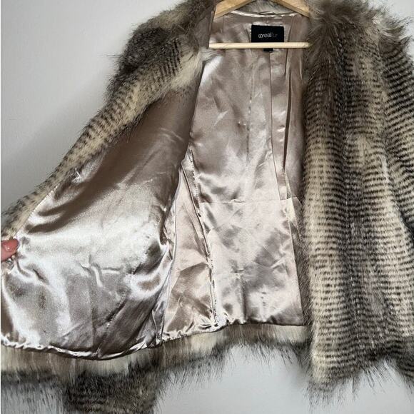 Unreal Fur Faux Fur Crop Jacket Neutral Tones Clasp Front Size Medium - Picture 5 of 8